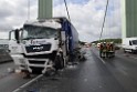 Schwerer LKW VU PKlemm A 4 Rich Olpe auf der Rodenkirchener Bruecke P151